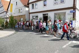 Fronleichnamsprozession durch die Straßen von Naumburg (Foto: Karl-Franz Thiede)